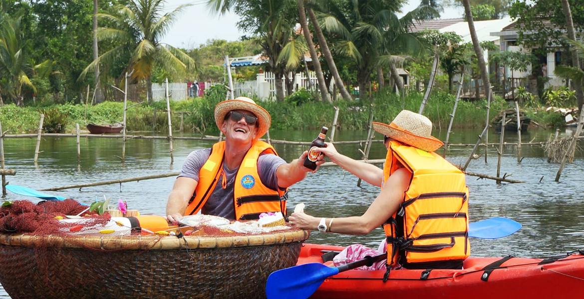 Hoi An Kayaking with Floating Bar Tour